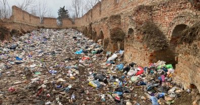 Фото – Львівське сміття знову опинилося на Житомирщині. Фото