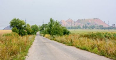 Фото – Маріупольські комбінати безплатно передали громадам шлак для ремонту доріг