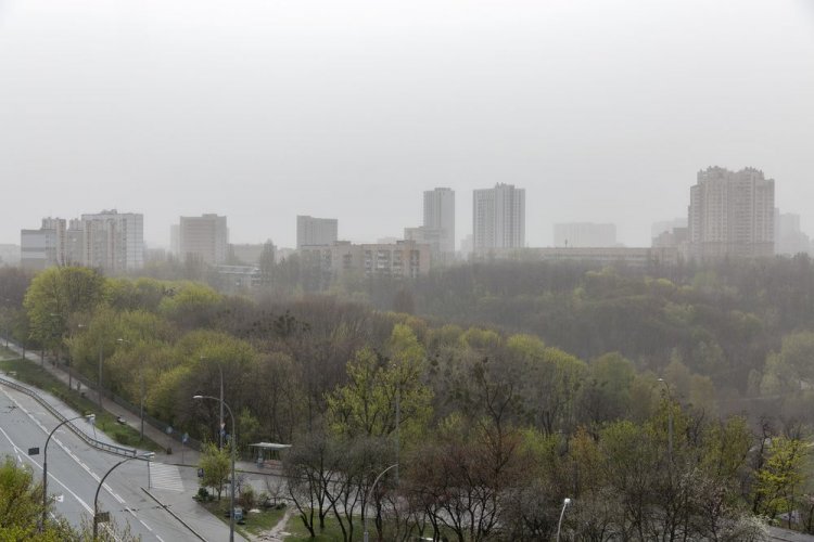 Kyiv residents complained of heavy smog in the air
