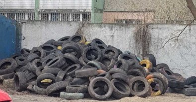 Фото – Создали кладбища шин и сжигали их во дворах: появились подробности скандала на Троещине