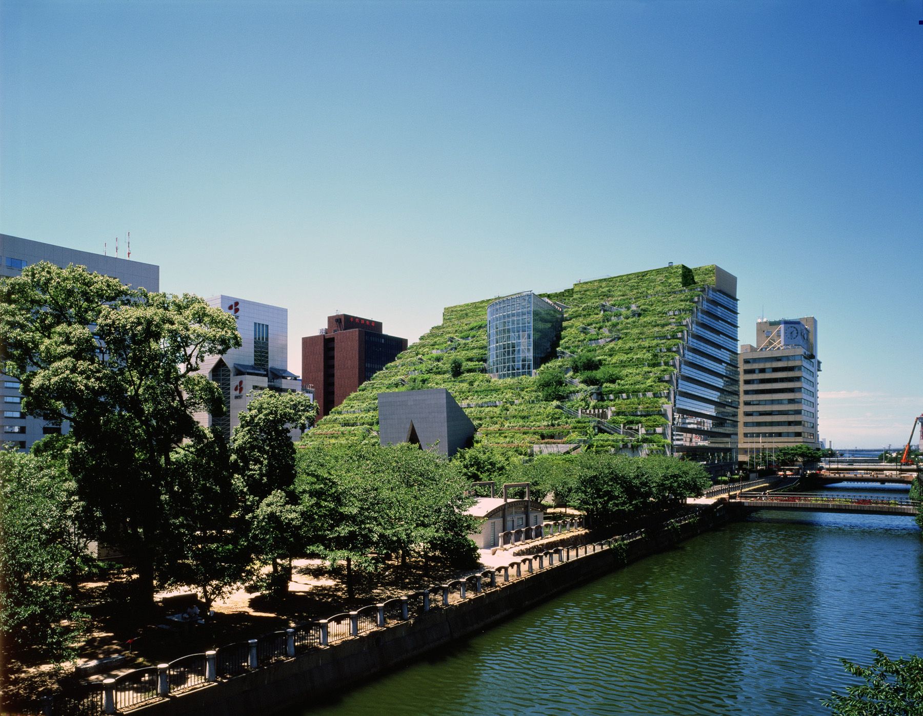 Будівля міжнародного виставкового центру в Фукуока, Японія