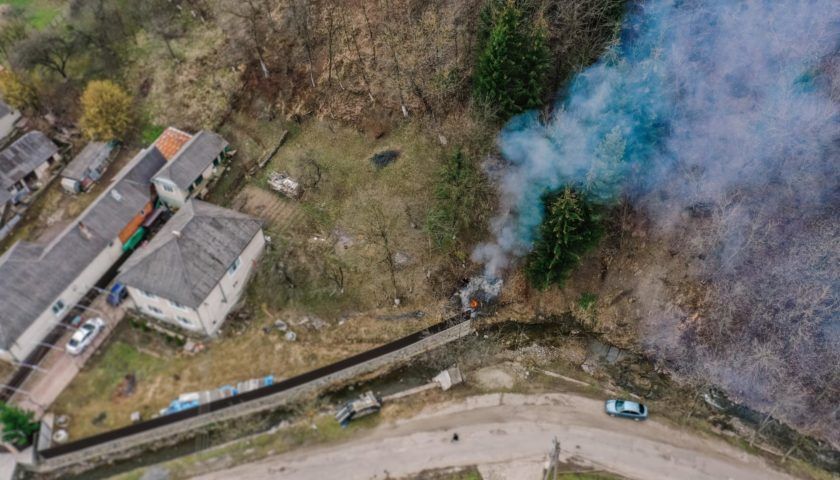 На Закарпатье с поджигателями травы борются с помощью дронов: фото