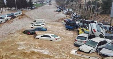 Фото – Саудовскую Аравию затопили мощные ливни. Видео