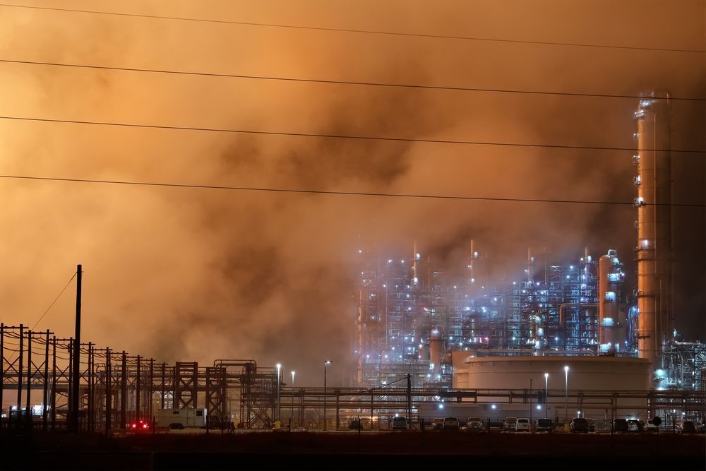 Фото – Город на Киевщине окутал густой ядовитый смог