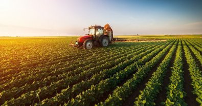 Фото – У Львові створили унікальний електротрактор з сонячними панелями