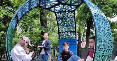 Фото – У ботсаду Києва з вторсировини створили альтанку із сонячними батареями. Фото