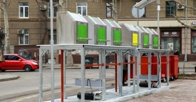 Фото – Показали нові фото одеських сміттєвих баків з інтернетом