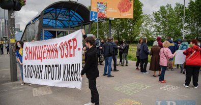 Фото – Кияни ведуть боротьбу за озеро Вирлиця на Осокорках, яке хочуть забудувати
