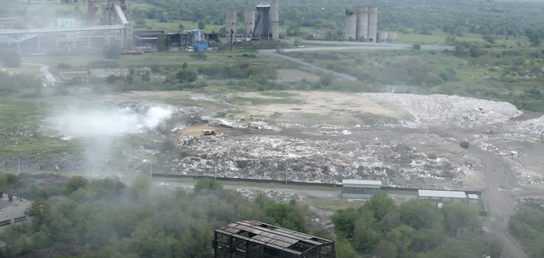 Фото – На Днепропетровщине незаконно действует свалка, которая отравляет людей. Видео