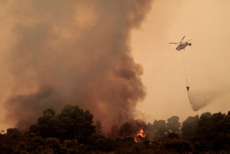 Из-за масштабных лесных пожаров в Греции 300 человек лишились крова