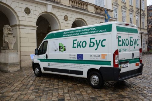 На вулиці Львова повернувся екобус, який збирає небезпечні відходи. Графік