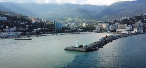 Потоп в Ялте смыл в Черное море мусор с незаконных свалок. Фото экокатастрофы