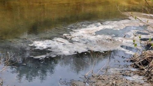 В Хмельницкой области активисты остановили опасные выбросы в реку. Фото до и после