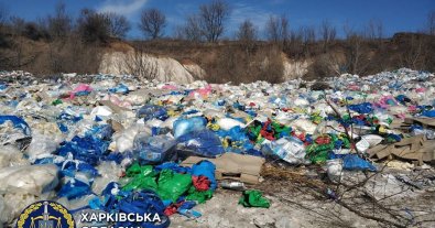 Фото – На Харьковщине директор полигона ТБО превратил его в свалку химических отходов. Фото