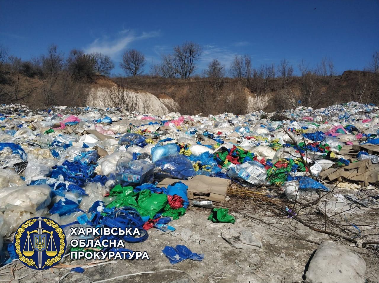 Фото – На Харківщині директор полігону ТПВ перетворив його на звалище хімічних відходів. Фото