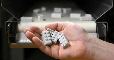 Фото – В LEGO представили кубики з перероблених пластикових пляшок. Фото, відео