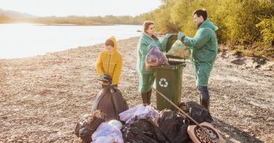 Фото – На Черкащині активісти перетворили смітник на пляж. Відео