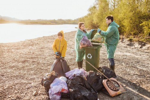 На Черкащині активісти перетворили смітник на пляж. Відео