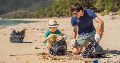 Photo – Activists will clean up the shallow Dnipro in Khortytsia in Zaporizhzhia