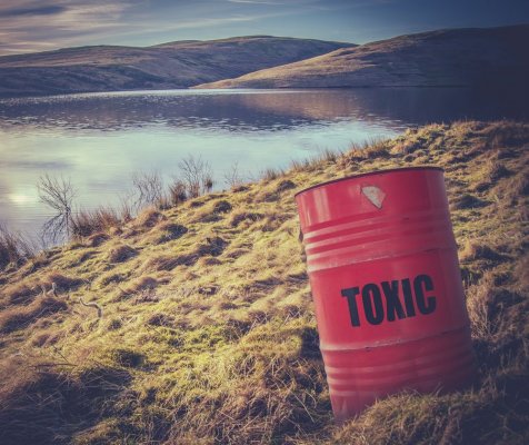 Hazardous waste management crisis: only 3 companies have received licenses in Ukraine