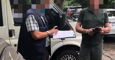 Фото – В Херсоне чиновник нацпарка, которому выдвинули подозрение, убегал от правоохранителей. Видео