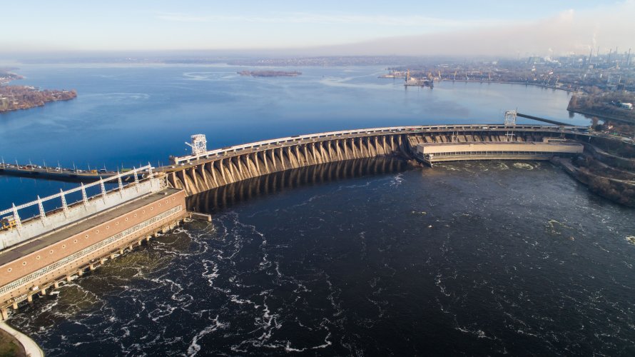В Запорожье в турбины ГЭС попали 7 тонн толстолобиков: акватория Днепра под угрозой
