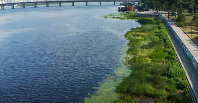 Фото – Дніпро — уже не річка, а озеро: головну водну артерію України показали з дрона