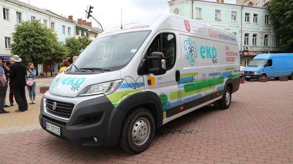 Photo – The ecobus accepts hazardous waste free of charge in Khmelnytskyi: schedule in December