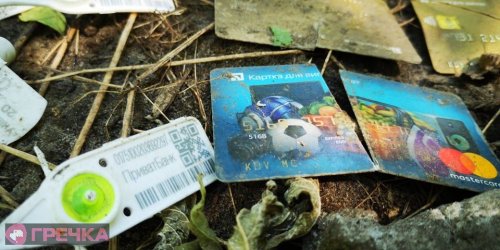 Кучи мусора Приватбанка нашли на берегу реки в Кропивницком