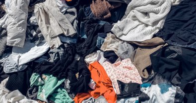 Фото – Во Львове за день собирают около 3 тонн подержанной одежды: что с ней делают дальше