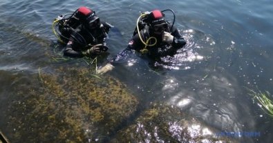 Фото – В Херсоне водолазы вытащили из Днепра 400 кг мусора