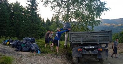 Фото – На Львівщині місцеві жителі виступили проти нового звалища біля нацпарку