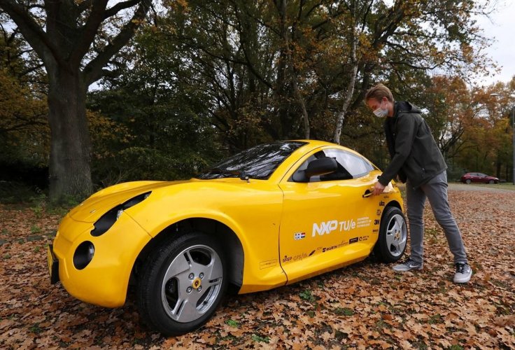 В Нидерландах студенты создали электромобиль из мусора. Фото, видео