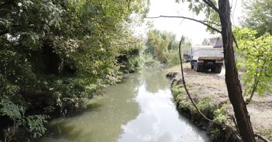 Фото – У Дніпрі вперше розпочали масштабне очищення сумнозвісної річки Гнилокіш. Фото