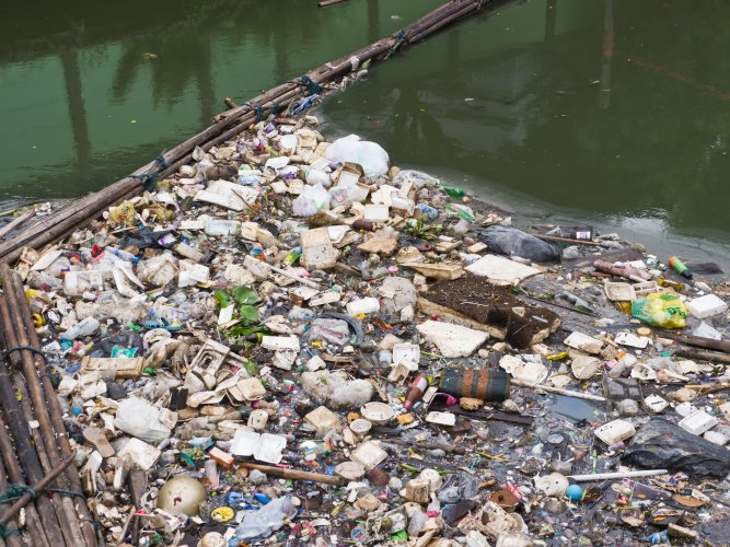 На Харківщині волонтери розчистили річку Уди: за три місяці з води витягли 95 тонн сміття