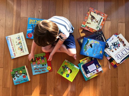Где сдать ненужные детские книги в Киеве: сортировочная станция запустила проект по буккросингу