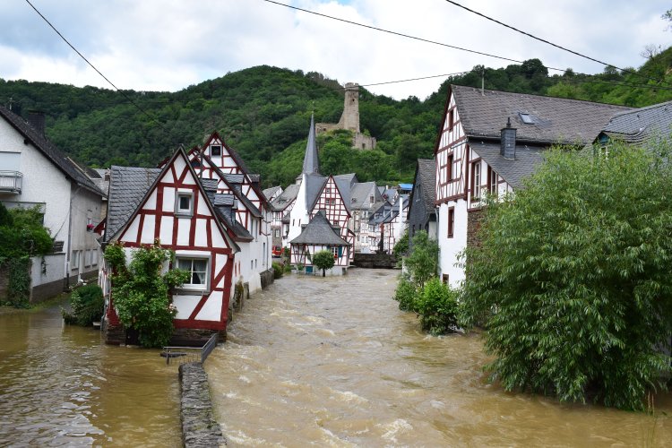 Климатолог объяснила, как парниковый эффект приводит к наводнениям в Европе