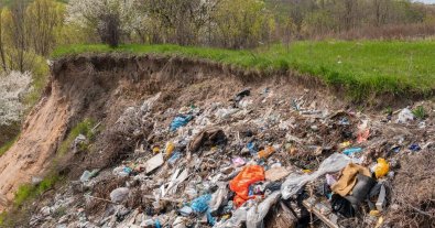 Фото – В Киеве установили видео камеры на стихийных свалках: нарушителей ждут штрафы