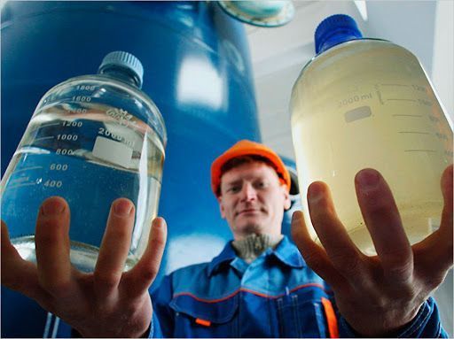 В "Киевводоканале" заявили, что желтую воду из-под крана можно пить. Видео