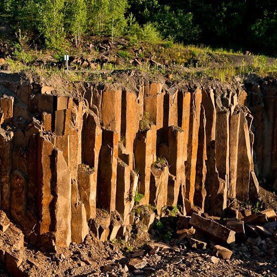 Фото – На Рівненщині біля одного з 7 чудес України виросли купи сміття. Відео