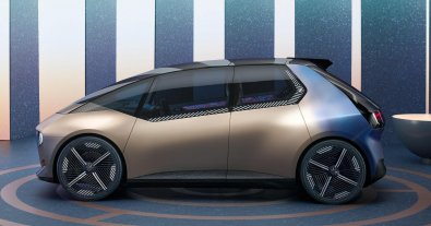 Фото – BMW показала перший електрокар із перероблених матеріалів. Фото