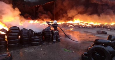 Фото – Под Киевом на складах произошел масштабный пожар. Видео