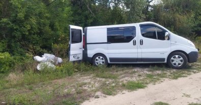 Фото – У Харкові на березі очищеної річки викинули купу сміття: активісти б'ють на сполох в мережі