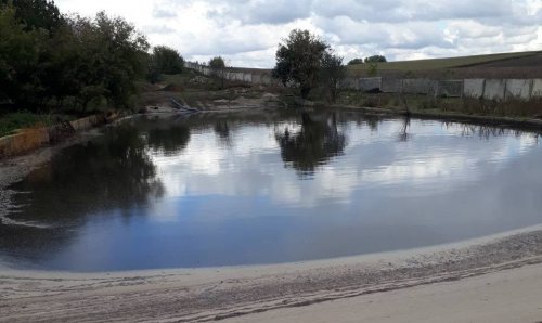 Свиноферма на Хмельниччині забруднювала річку стічними водами із сечею