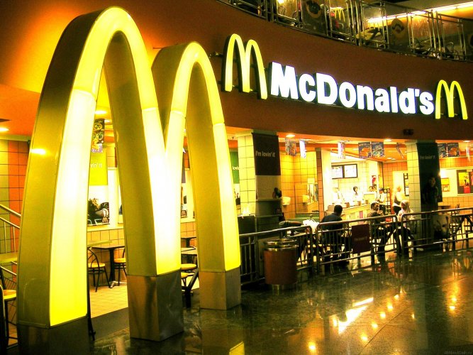 McDonald's отказывается от пластика в игрушках Happy Meal