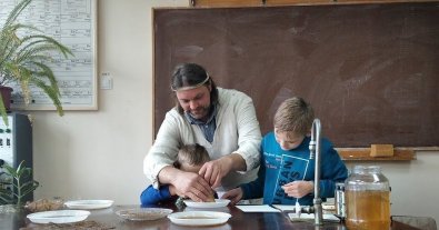 Фото – У Житомирі відкрили біолабораторію зі створення екологічних речей. Фото та відео