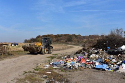 “Нова Пошта” влаштувала стихійне сміттєзвалище на Волині. Фото