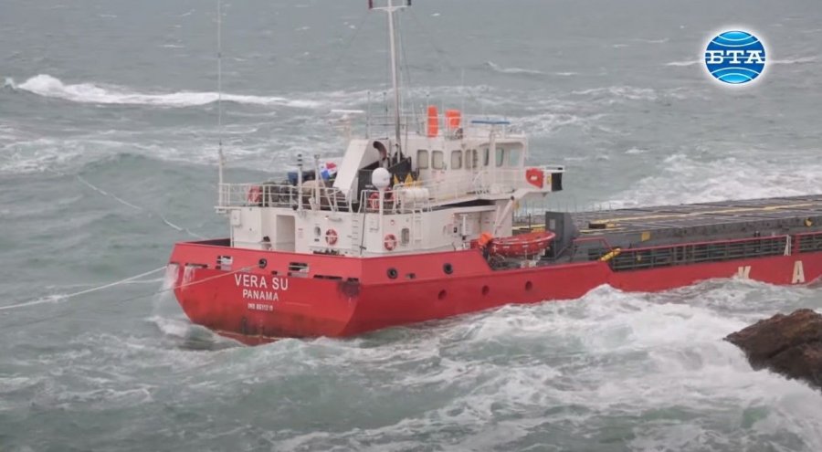 У Чорному морі затонув вантажний корабель з тоннами хімікатів на борту