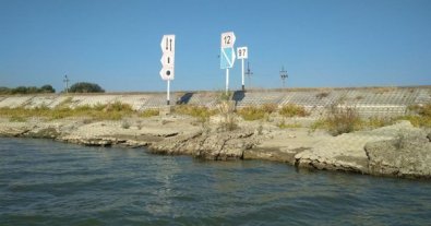 Фото – На Одещині руйнується дамба – під спорудою глибокі порожнини