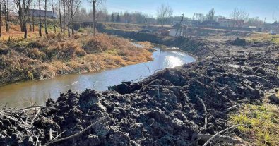 Фото – На Вінниччині невідомі розчистили берег річки: в ДЕІ залишились незадоволені